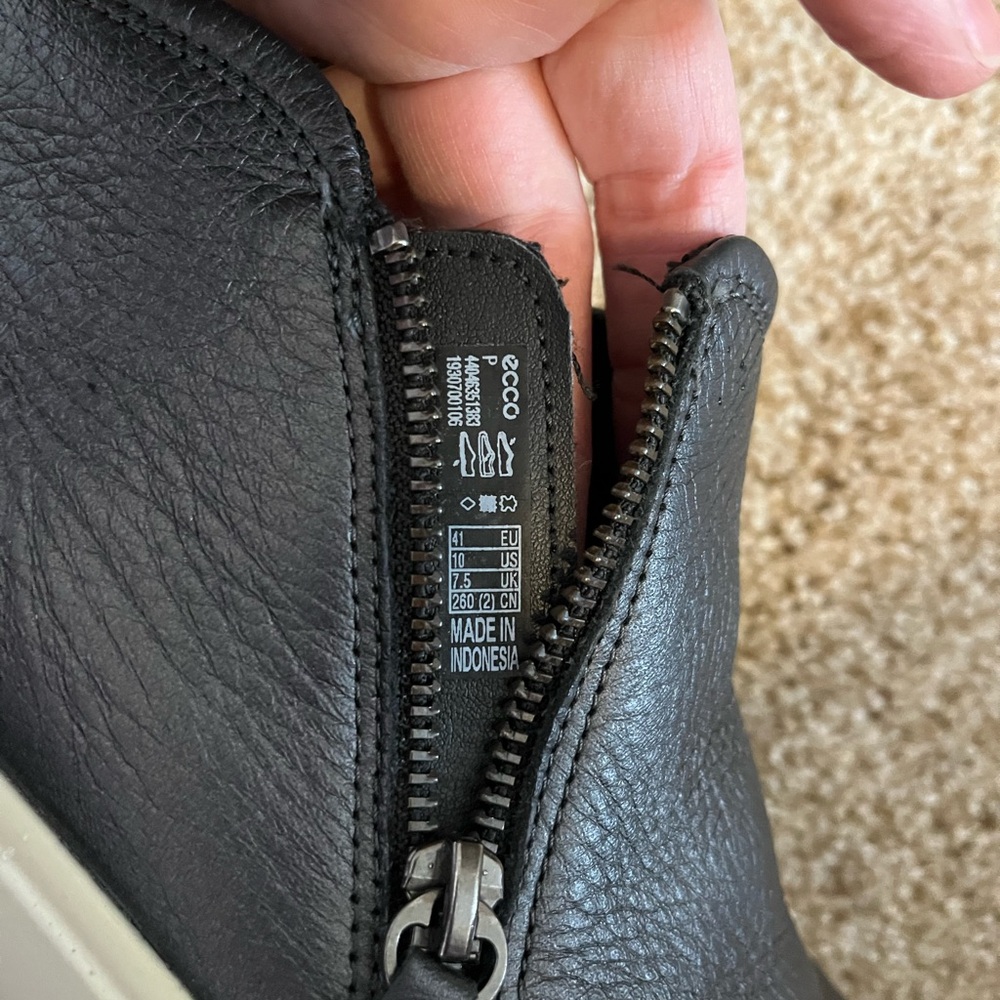 Ecco Soft 7 Metallic Black Leather Side Zip Bootie - Picture 11 of 11